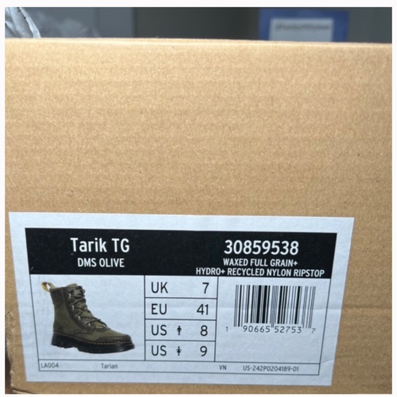 *New Dr Martens Tarik Combat Boot Never Worn